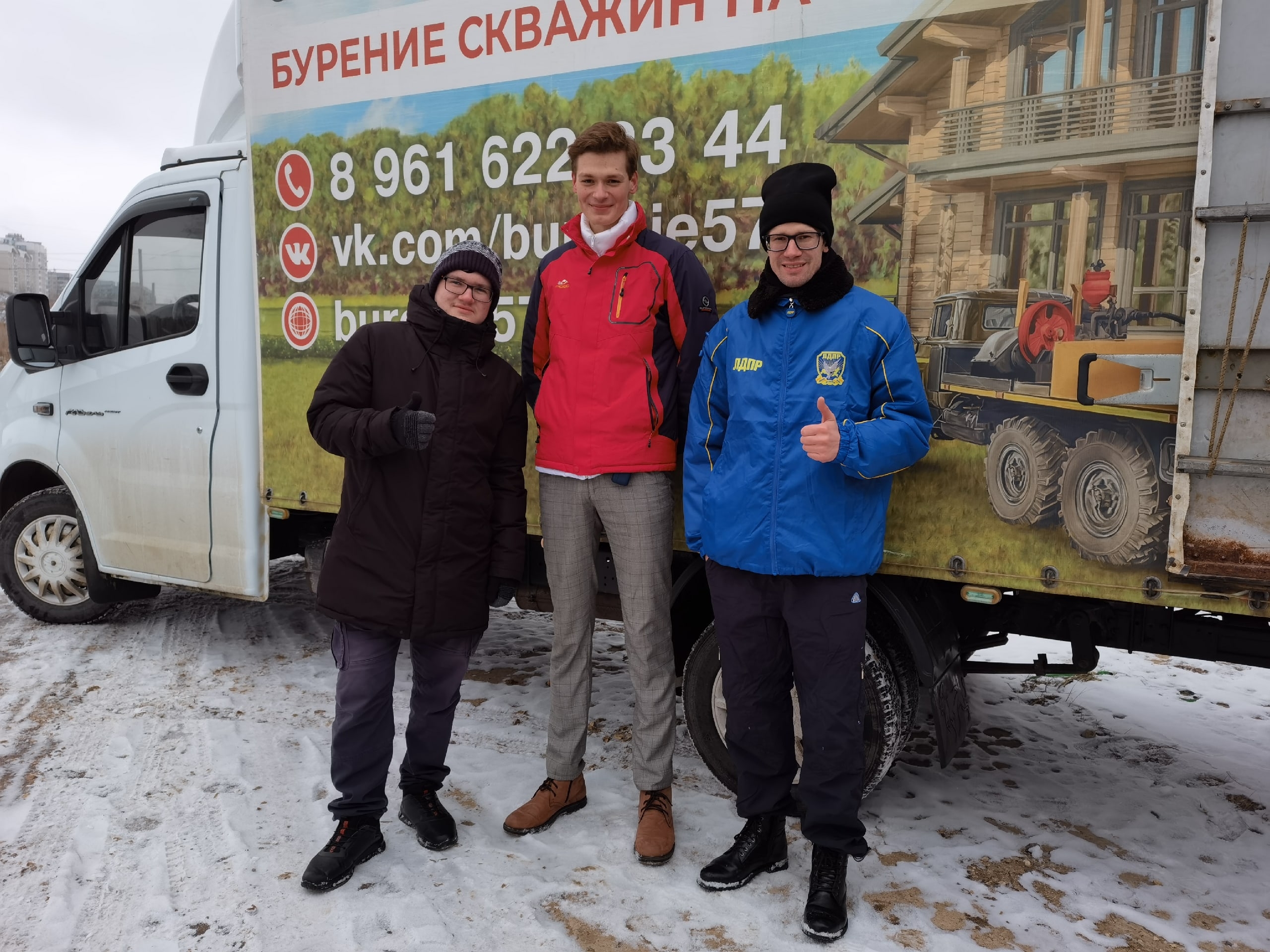Фонд Кутенева при поддержке Молодёжного правительства провели акцию «Ёлка— не мусор».