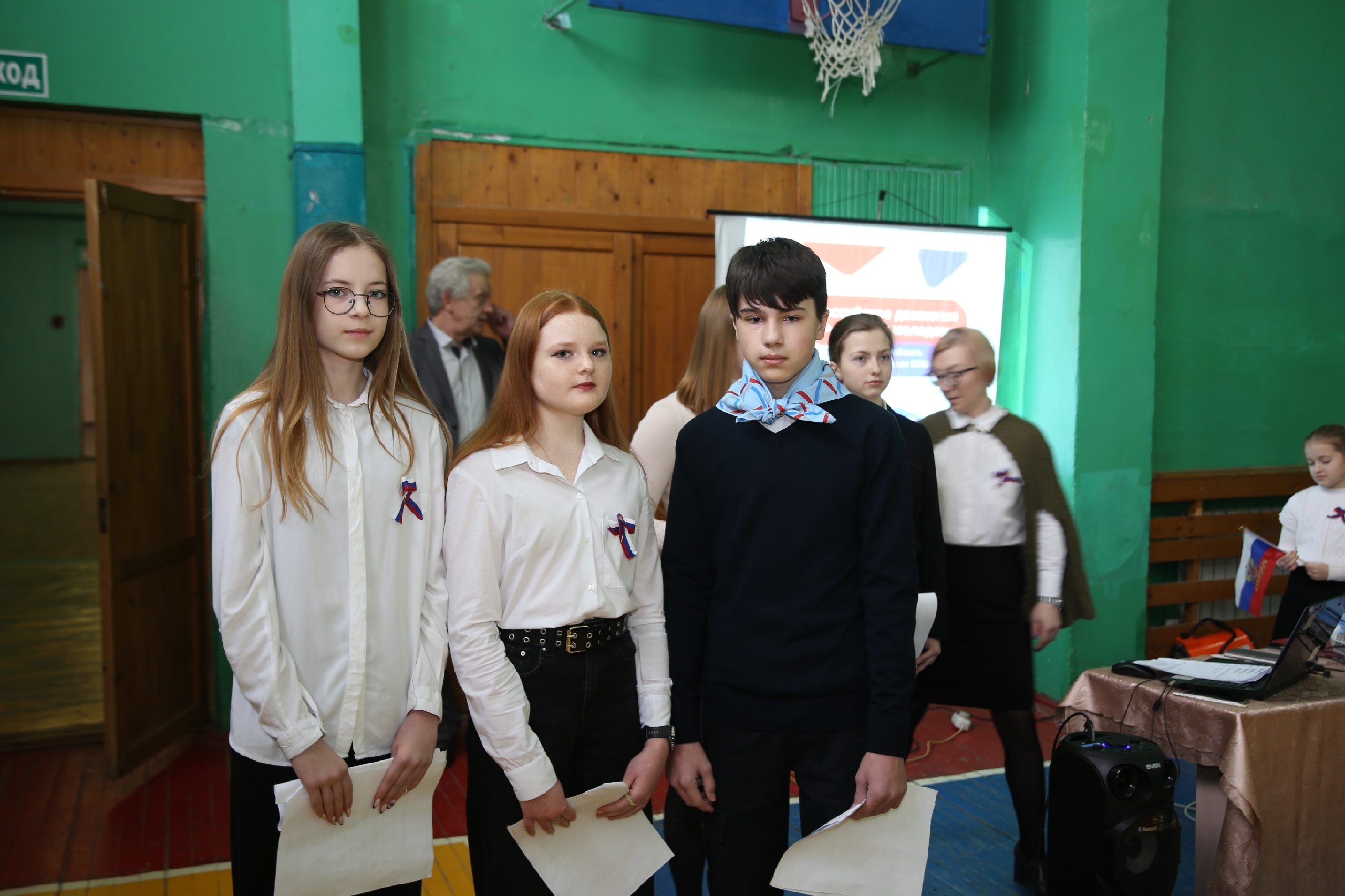 Сегодня члены Молодёжного правительства присутствовали на открытии ячейки Российского движения детей и молодежи «Движение Первых» в МБОУ "Звягинская СОШ" .
