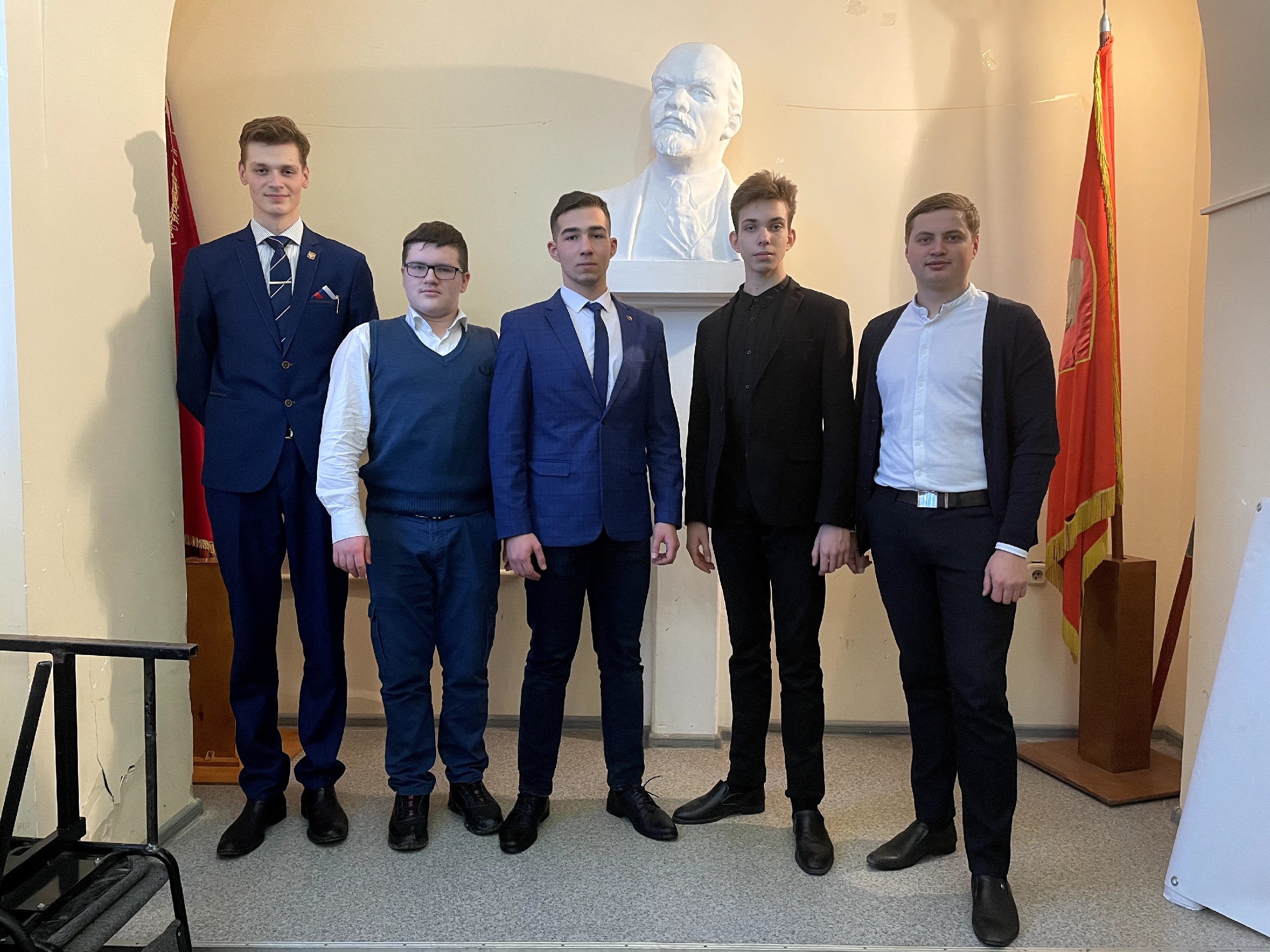 Вчера члены Молодёжного правительства приняли участие в экскурсии в Орловское Обласное отделение коммунистической партии.